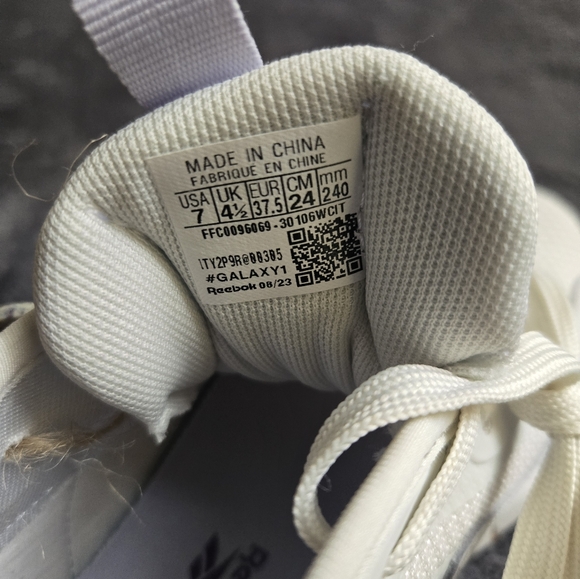 Reebok Cream Sneakers with Chunky Sole and Breathable Upper, USA 7 - Picture 7 of 7